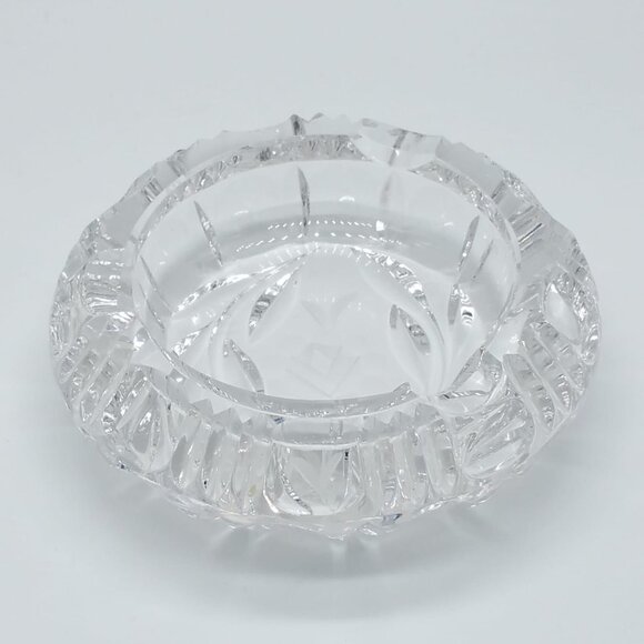 Men's Crystal Glass Cut Circular Cigar Ashtray Decor - Picture 3 of 8